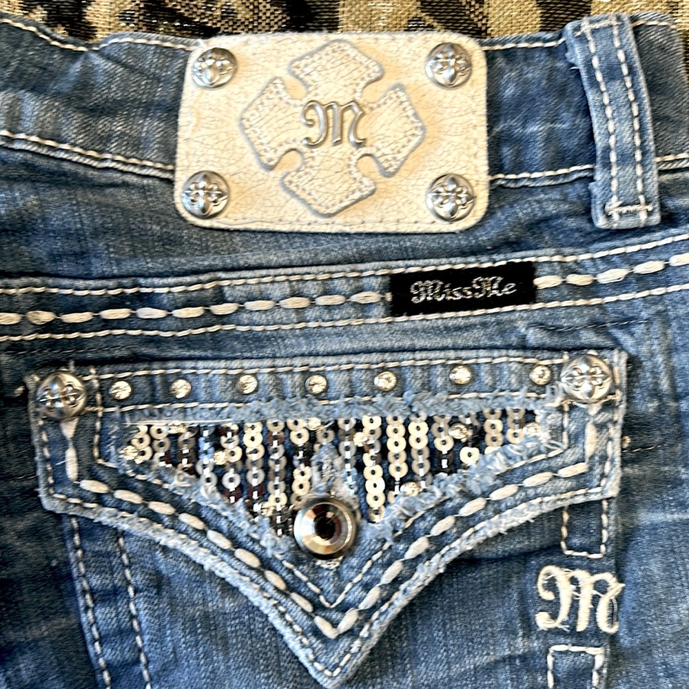 Miss Me NWOT 30 Stars & stripes Blue Jeans shorts with Distressed Vintage Look - Picture 10 of 15
